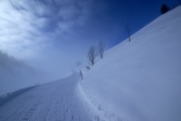 Langsam verzieht sich der Nebel und der blaue Himmel kommt zum Vorschein...